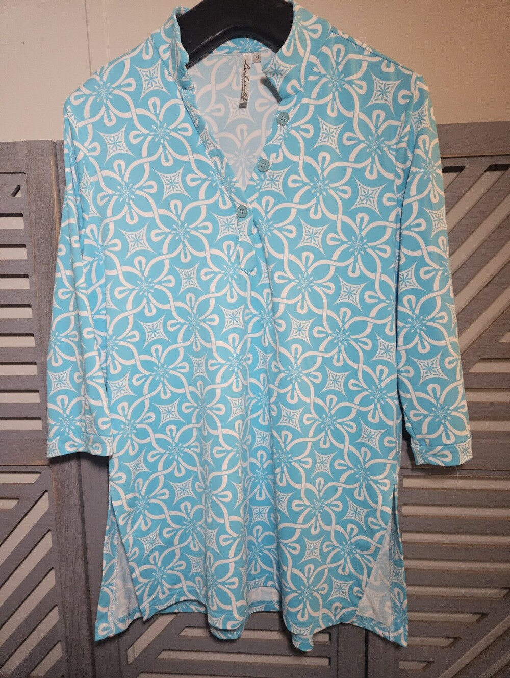 Lulu b Womens M Tunic Top Blue White Floral Flower Colorful
